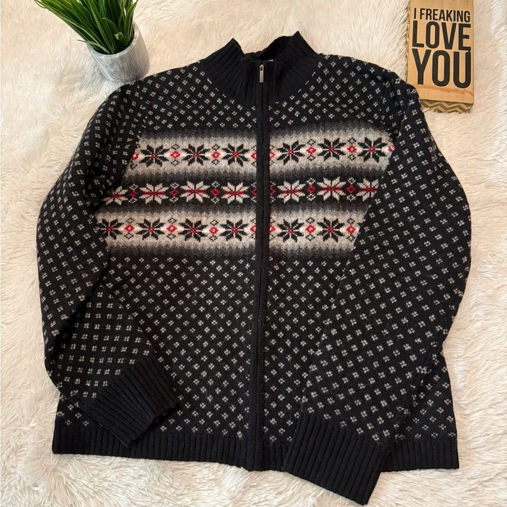 🎉HP🎉 Frost Black and Gray Snowflake Cardigan Zip Sweater